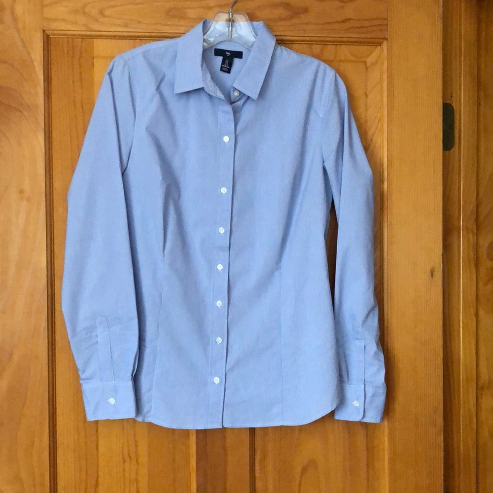 Gap button down short small blue white pinstripe